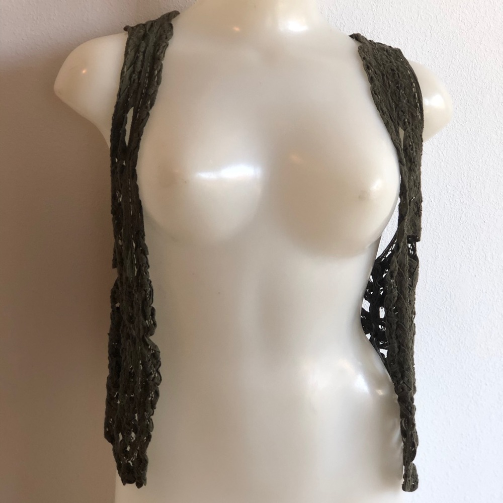 Akiabara dark green vest